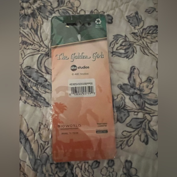 Golden Girls Dorothy Charm Keychain - Picture 6 of 7